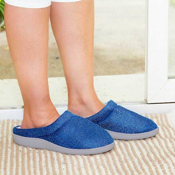 Slippers, Feet, Comfort